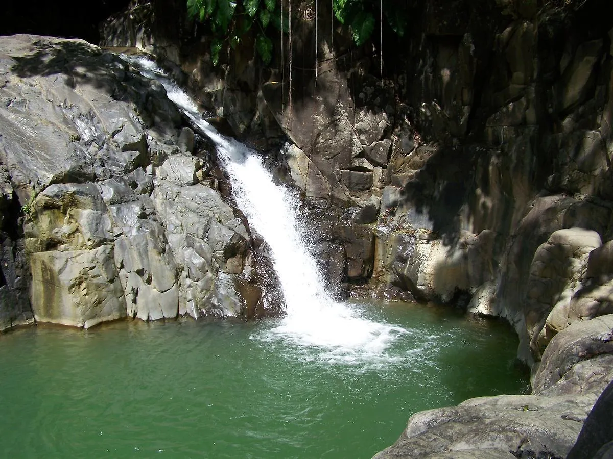 Gites Les Calebassiers Deshaies 0*,  Guadeloupe
